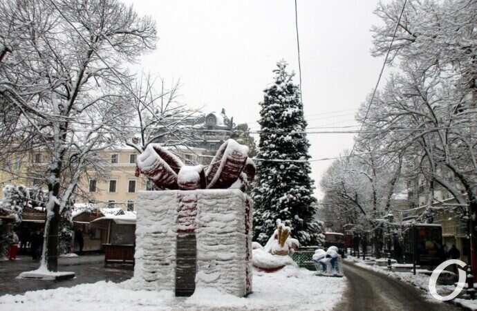 зима в центре Одессы, на Дерибасовской