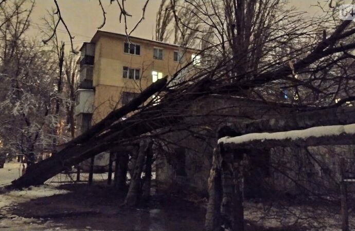 Стихия в Одессе: четыре микрорайона остались без света, тысяча абонентов без тепла