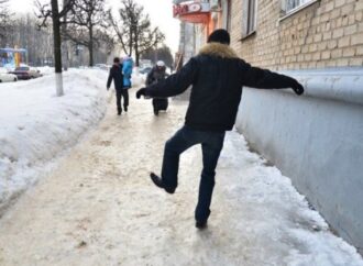 Жертвы гололеда: в Одессе за день травмировались почти 100 человек