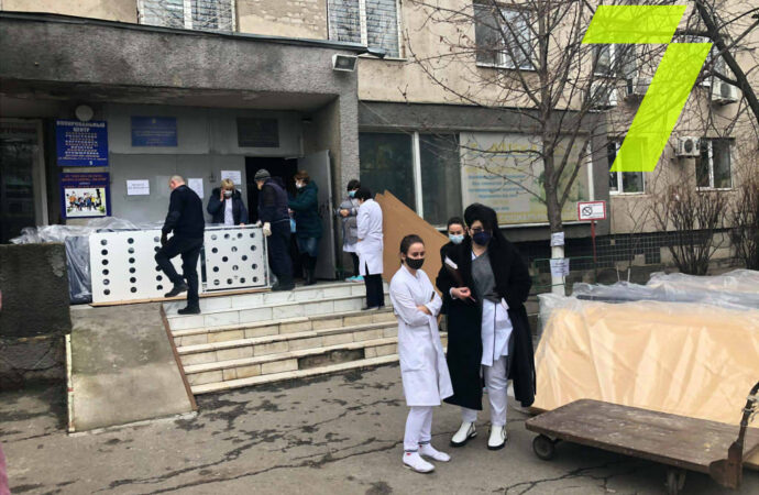 Американцы подарили кровати для детской больницы в Одессе