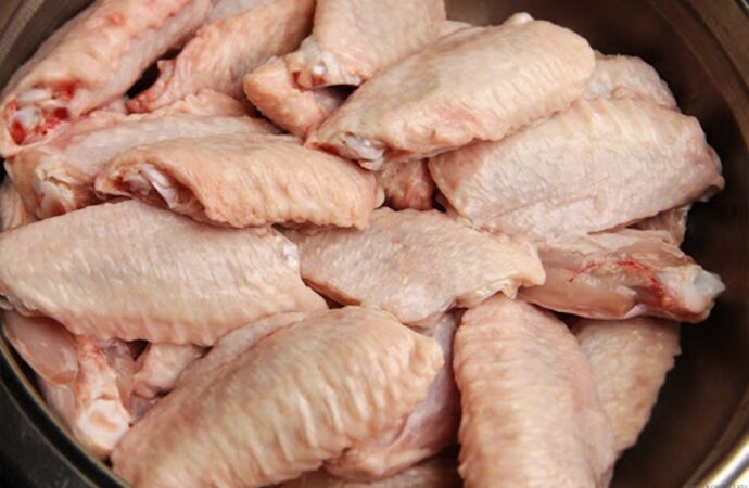 В Украину завезли курятину, напичканную антибиотиками – мясо могло попасть в Одессу