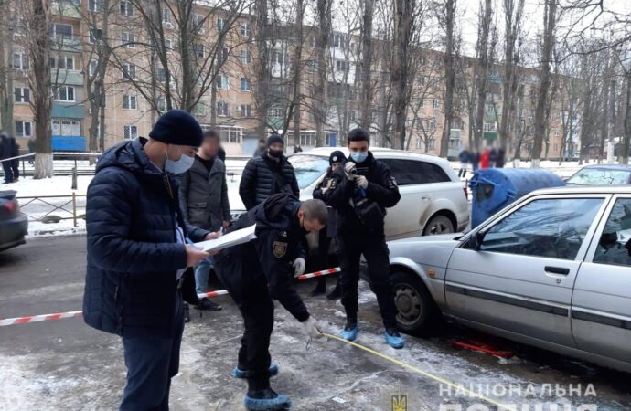 Двойное убийство в Одессе: неадекват разгуливал по улице с отрезанной головой (видео)