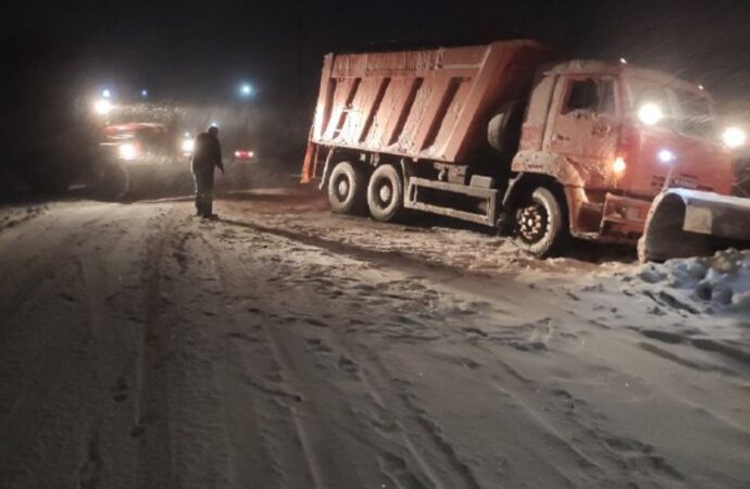 Снежная стихия: какие дороги закрыты для транспорта в Одесской области и Украине