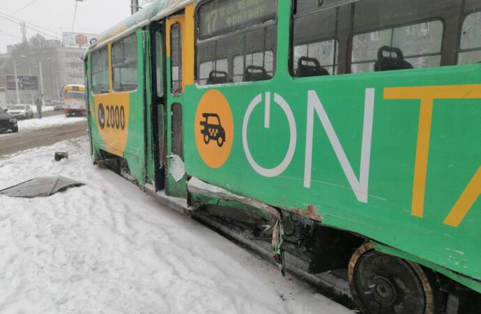 В Одессе из-за ДТП загорелся трамвай: временно остановлено движение на 17-м маршруте