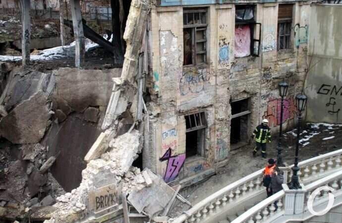 Домохрох в Канаве, спасатели