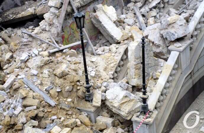 Домохрох в Канаве, фонарь