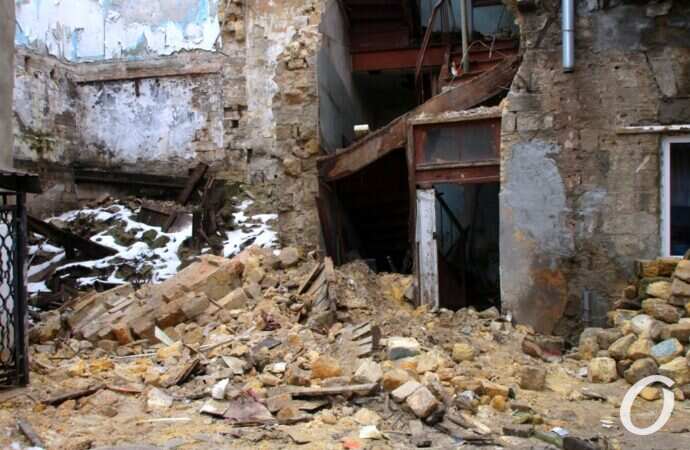 Обрушение на Нежинской, руины