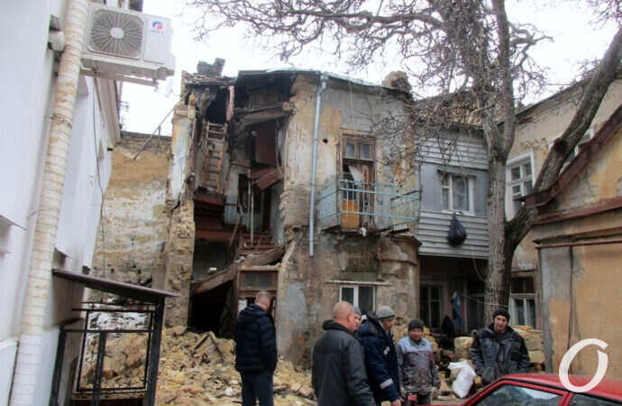 Обрушение дома в Одессе: стена на Нежинской рухнула, как и ожидалось (фото, видео)