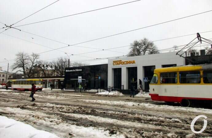 Старосенная площадь, пути