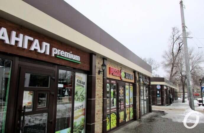 Старосенная площадь, магазины