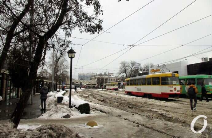 Старосенная площадь, трамвай