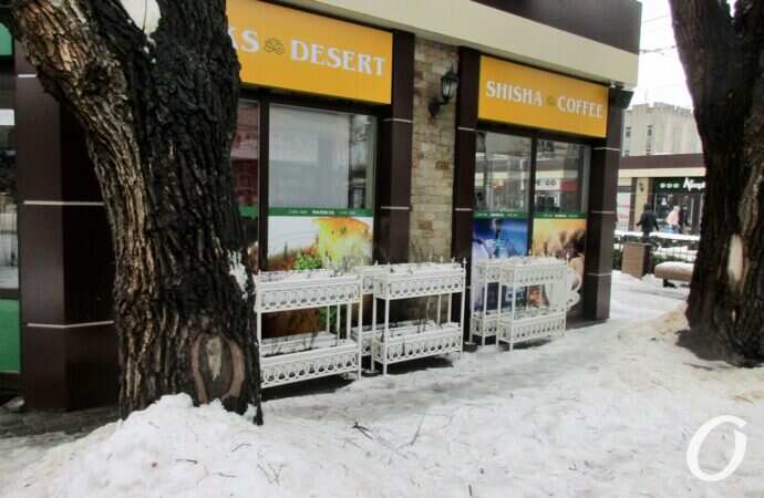 Старосенная площадь, кафешка