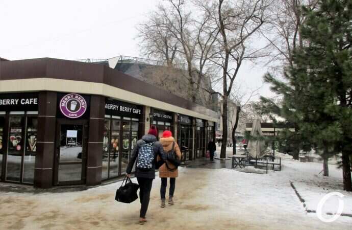 Старосенная площадь, кафе