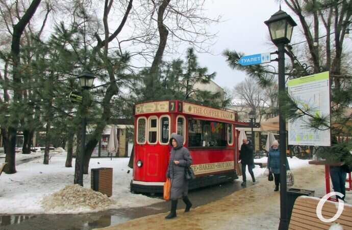 Старосенная площадь, трамвайчик