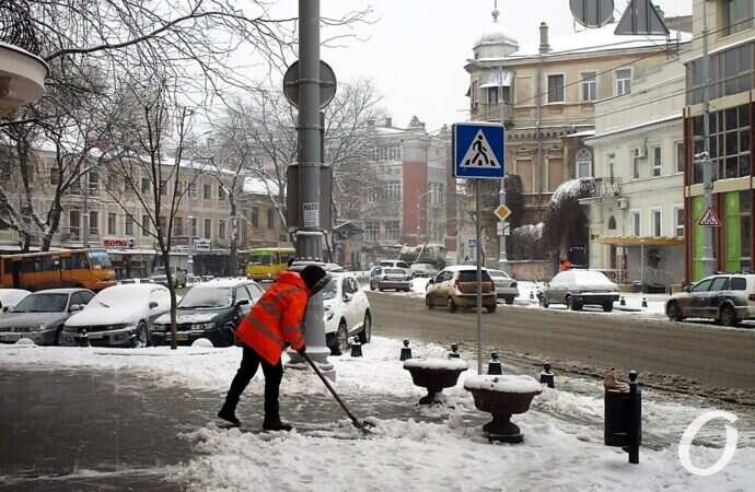 Улица Софиевская, переход, уборка снега