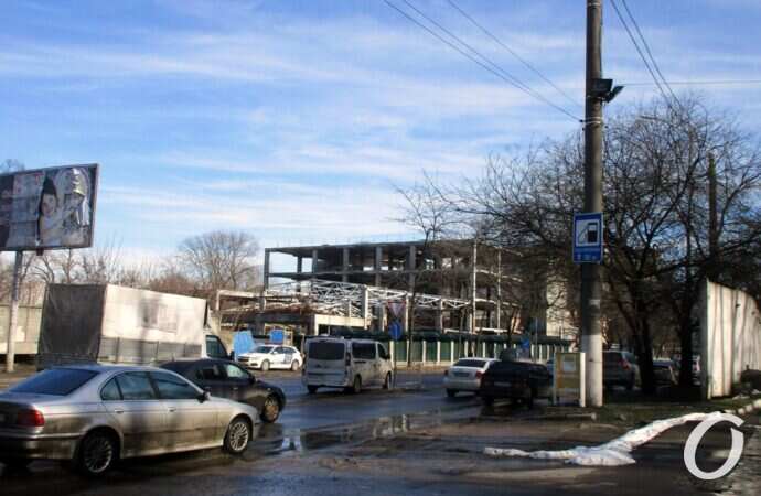 Высокий переулок, машины