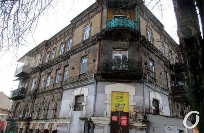 Высокий переулок, балконы