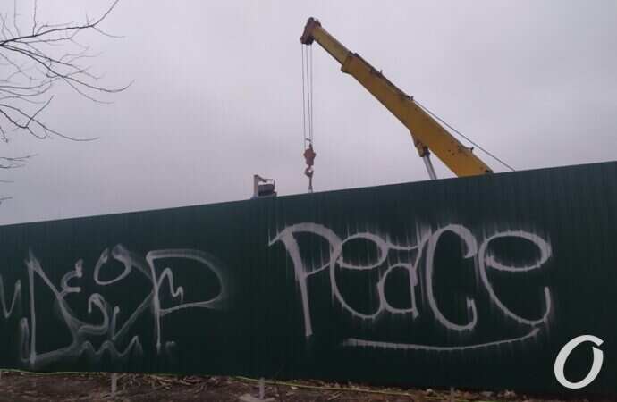 стройка у ипподрома, граффити