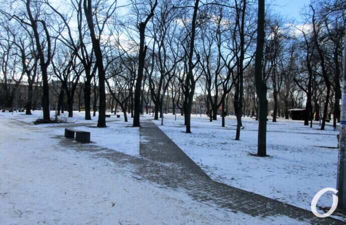 Старосенной сквер, дорожка