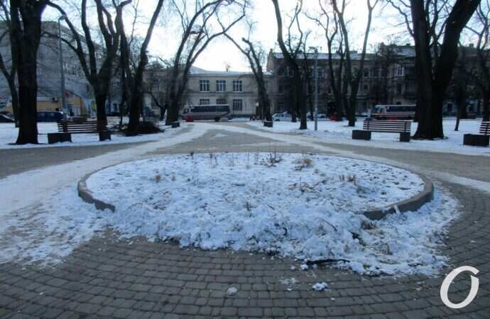 Старосенной сквер, снег