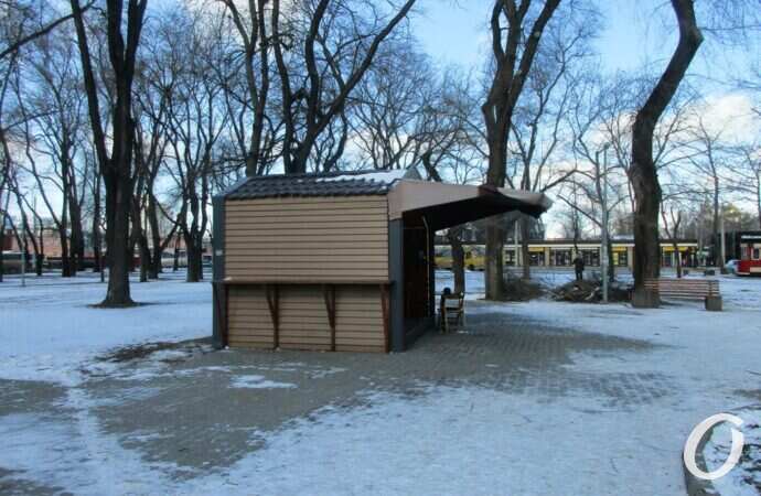 Старосенной сквер, ларек