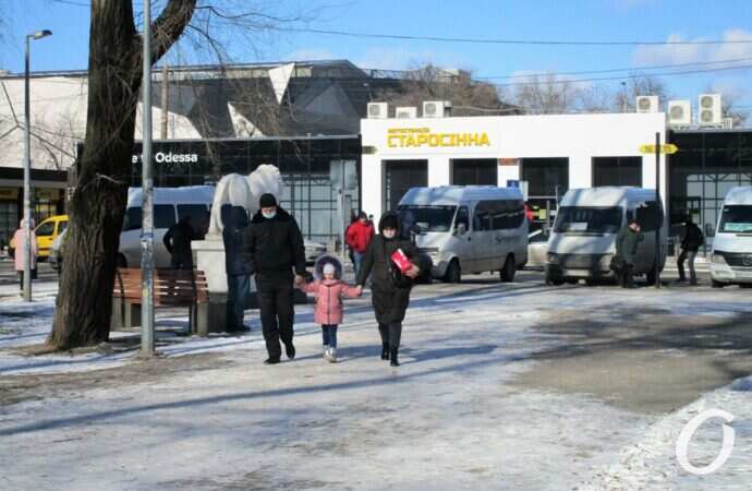 Старосенной сквер, станция