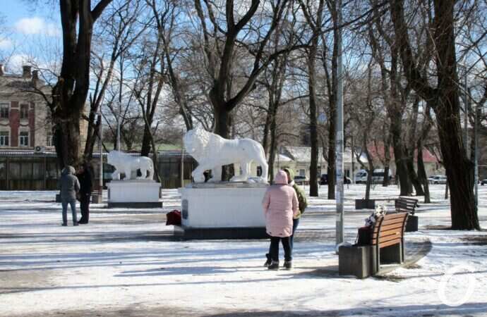 Старосенной сквер, львы