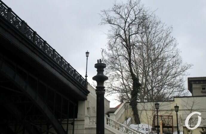 Деволановскмий спуск, обвал: дом и лестница