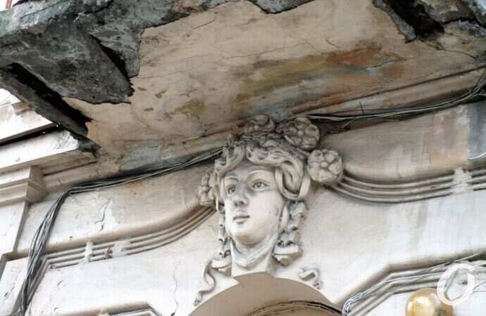 Дом с орлом-гигантом, маскарон