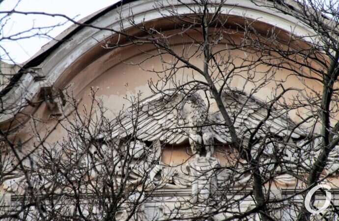 Дом с орлом-гигантом, хранитель дома