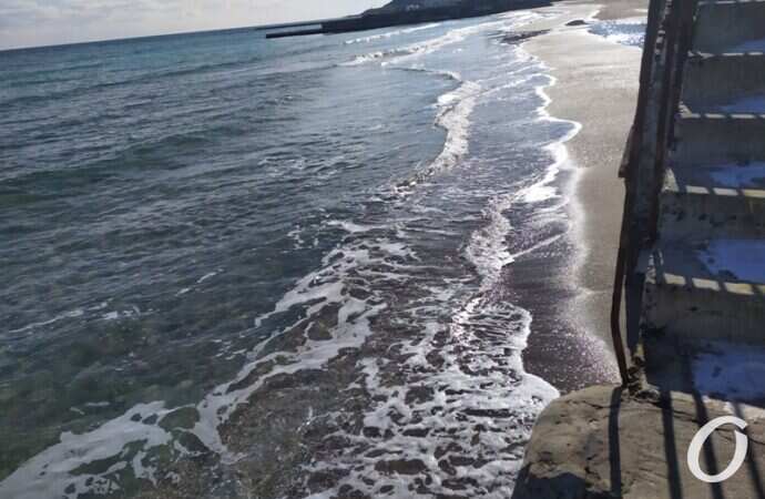 В Одессе затопило пляж11