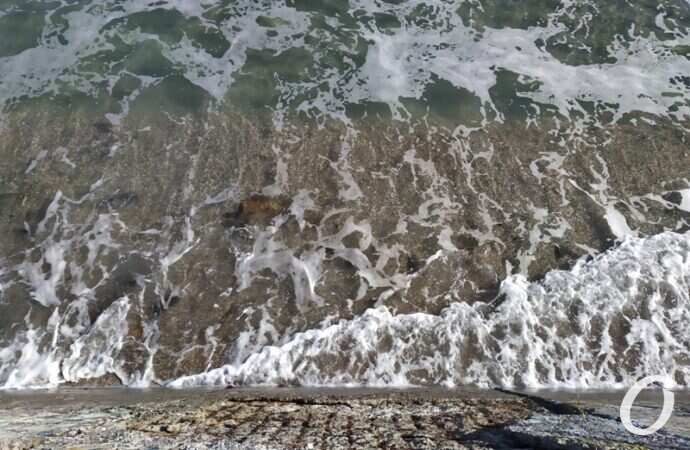 В Одессе затопило пляж12