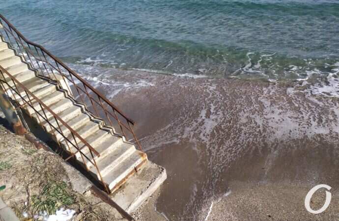 В Одессе затопило пляж5