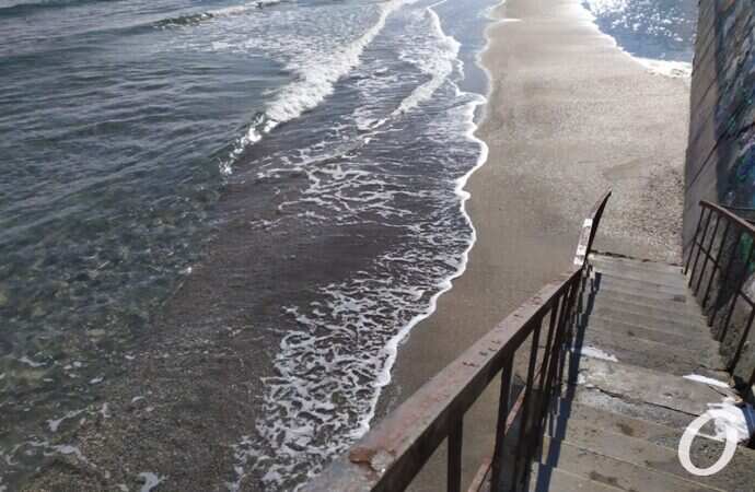 В Одессе затопило пляж6