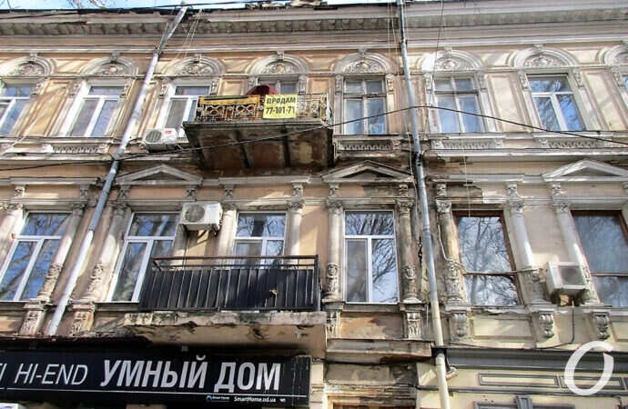Проблемный квартал на одесской Ришельевской: трещины, заборы и щиты (фото)