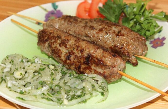 Вкусно с «Одесской жизнью»: люля-кебаб из курицы с овощами