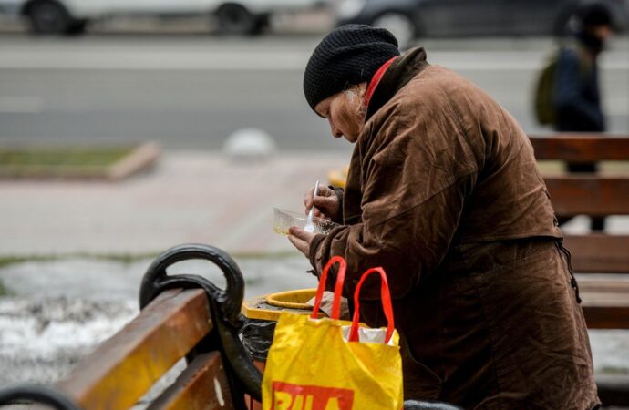 Как правительство Украины «борется» с бедностью украинцев?