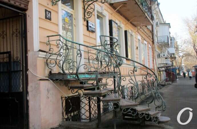 улица Пастера, крыльцо