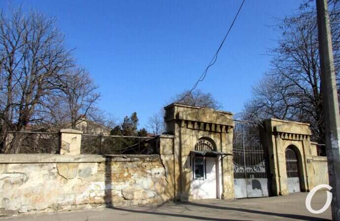 улица Пастера, забор