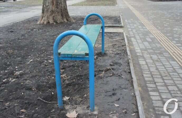 Варненская, скамейка