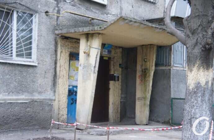 Варненская, парадное