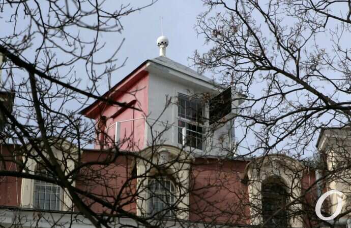 Одесский сквер, башня с маяком