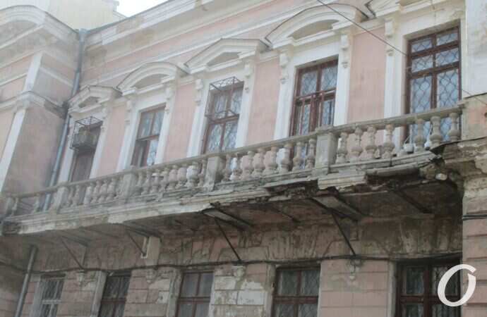 Одесский сквер, фасад