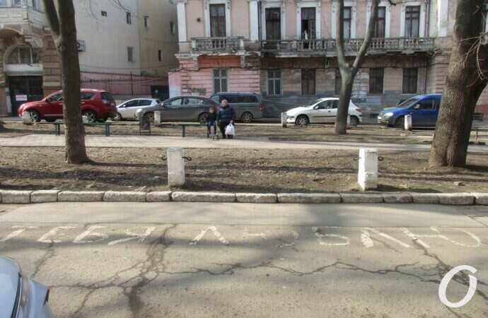 Одесский сквер, скамейка