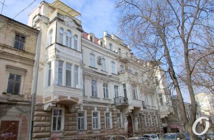 Одесский сквер, здание