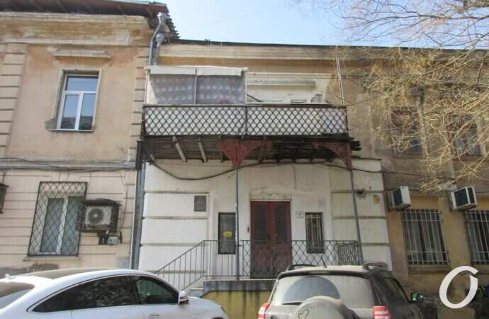 Одесский сквер, авто