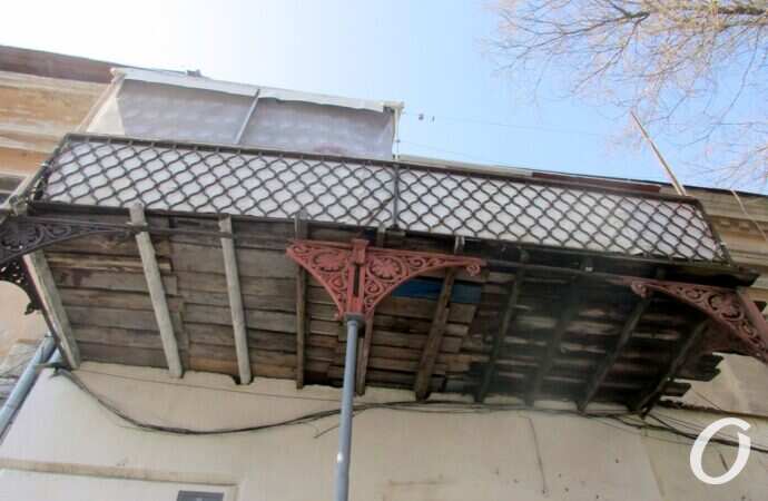 Одесский сквер, балкон