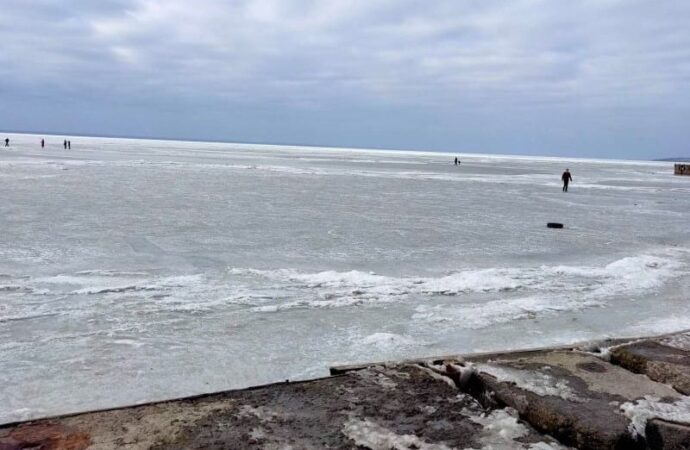 В Одесской области дети разгуливали по тонкому льду Днестровского лимана