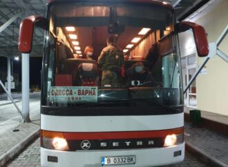 Паром через Дунай в Одесской области принял первый пассажирский автобус