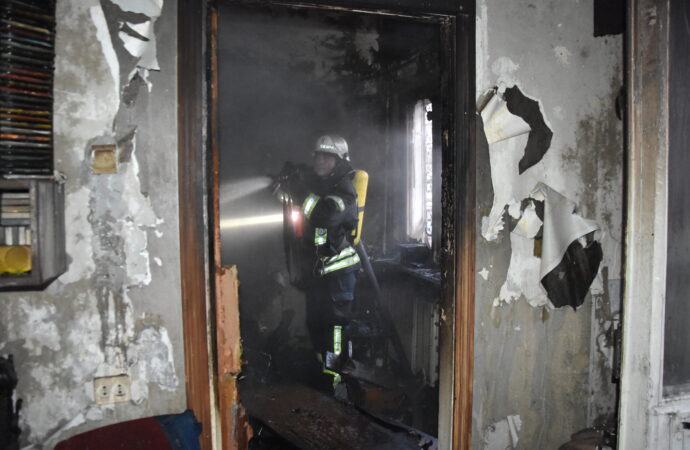 В Одессе горела квартира в пятиэтажке: есть погибшие